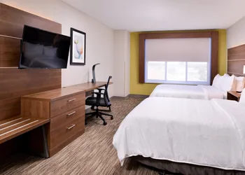 Holiday Inn Express & Suites Selma by IHG hotel thumbnail 2