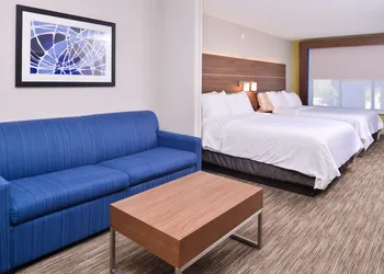 Holiday Inn Express & Suites Selma by IHG hotel thumbnail 3