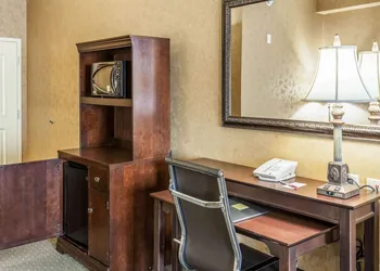Comfort Suites Alamo - Riverwalk hotel thumbnail 8