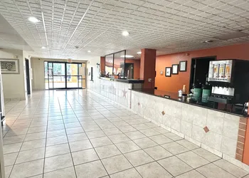 Quality Suites San Antonio Brooks City Base hotel thumbnail 2