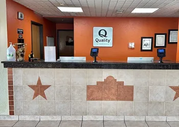 Quality Suites San Antonio Brooks City Base hotel thumbnail 3