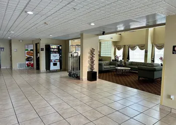 Quality Suites San Antonio Brooks City Base hotel thumbnail 6