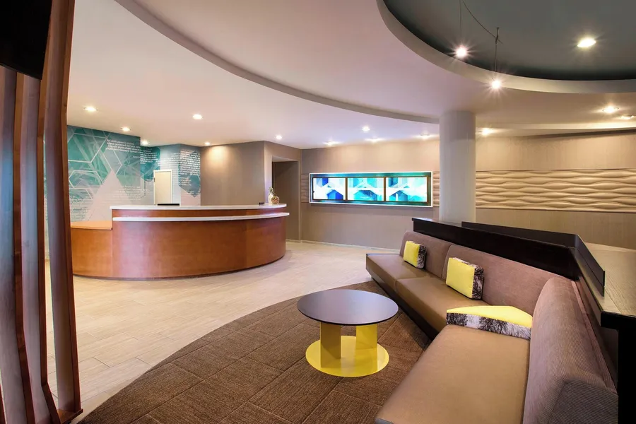 Springhill Suites Marriott Airport hotel detail image 2