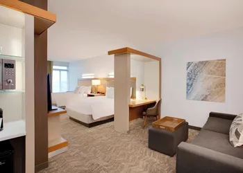 Springhill Suites Marriott Airport hotel thumbnail 5