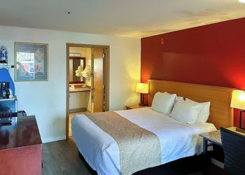 Econo Lodge Edmonds North Seattle hotel thumbnail 4