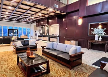 Ramada by Wyndham Tukwila Southcenter hotel thumbnail 4