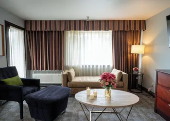 Ramada by Wyndham Tukwila Southcenter hotel thumbnail 8