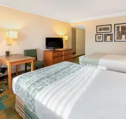 La Quinta Inn & Suites by Wyndham Seattle Sea-Tac Airport hotel detail image 4
