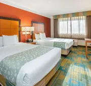La Quinta Inn & Suites by Wyndham Seattle Sea-Tac Airport hotel detail image 5