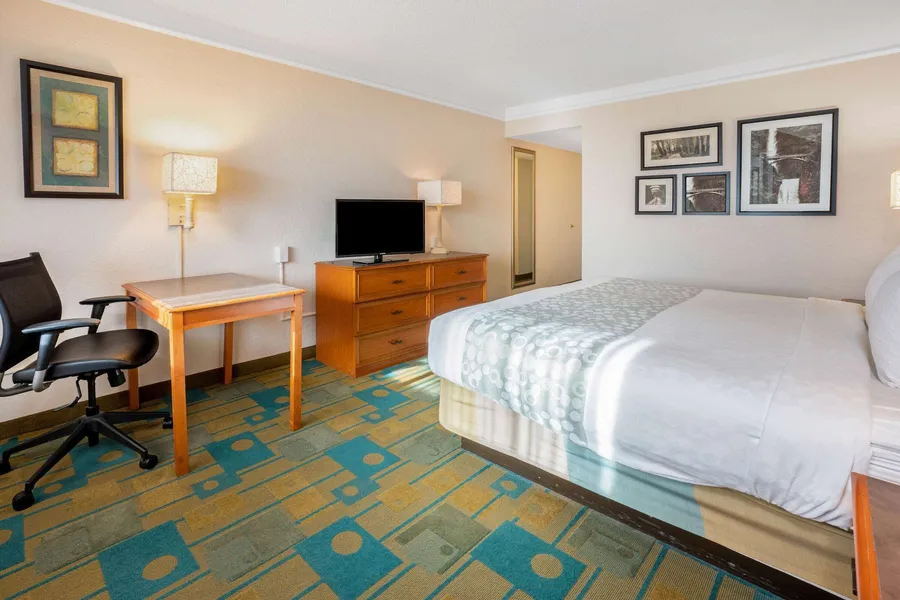 La Quinta Inn & Suites by Wyndham Seattle Sea-Tac Airport hotel detail image 6