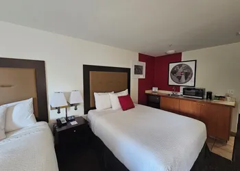 Ramada by Wyndham SeaTac Airport hotel thumbnail 7