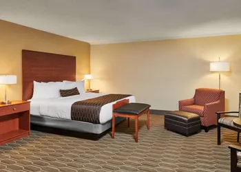 Best Western Plus Milwaukee Airport Hotel & Conference Ctr hotel thumbnail 6