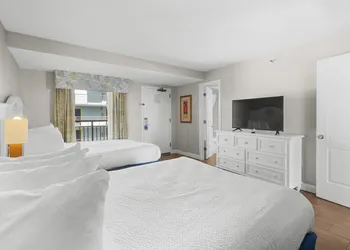 Monterey Bay Suites hotel thumbnail 8