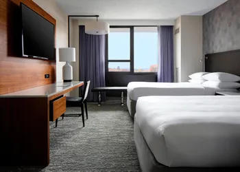 New York LaGuardia Airport Marriott hotel thumbnail 5