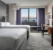 New York LaGuardia Airport Marriott hotel detail image 7