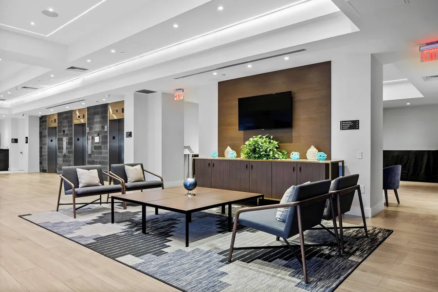 DoubleTree by Hilton New York JFK Airport hotel detail image 2