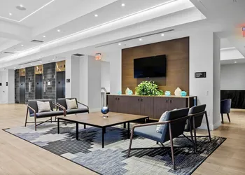 DoubleTree by Hilton New York JFK Airport hotel thumbnail 2