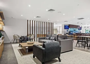DoubleTree by Hilton New York JFK Airport hotel thumbnail 3