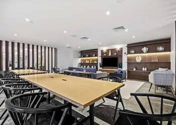 DoubleTree by Hilton New York JFK Airport hotel thumbnail 4