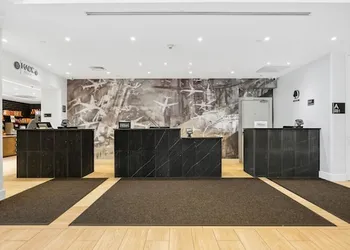 DoubleTree by Hilton New York JFK Airport hotel thumbnail 5