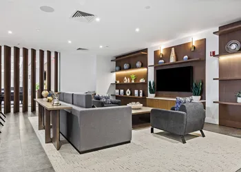 DoubleTree by Hilton New York JFK Airport hotel thumbnail 8