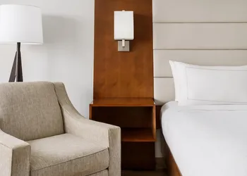 DoubleTree Beach Resort by Hilton Tampa Bay - North Redingto hotel thumbnail 8