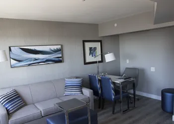 Embassy Suites by Hilton Toronto Airport hotel thumbnail 7