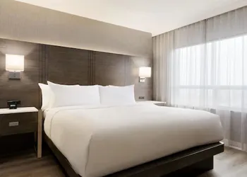 Embassy Suites by Hilton Toronto Airport hotel thumbnail 8