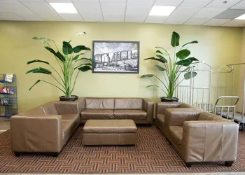 Super 8 by Wyndham Mississauga hotel thumbnail 3