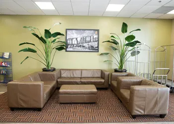 Super 8 by Wyndham Mississauga hotel thumbnail 3