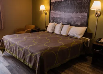 Super 8 by Wyndham Mississauga hotel thumbnail 5