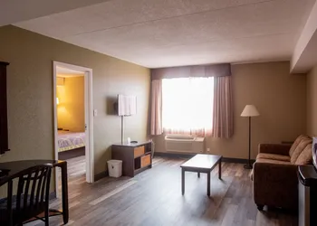 Super 8 by Wyndham Mississauga hotel thumbnail 7