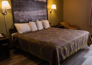 Super 8 by Wyndham Mississauga hotel thumbnail 8