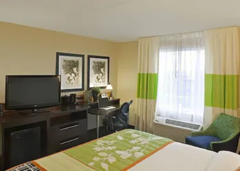 Fairfield Inn & Suites by Marriott Toronto Mississauga hotel thumbnail 6
