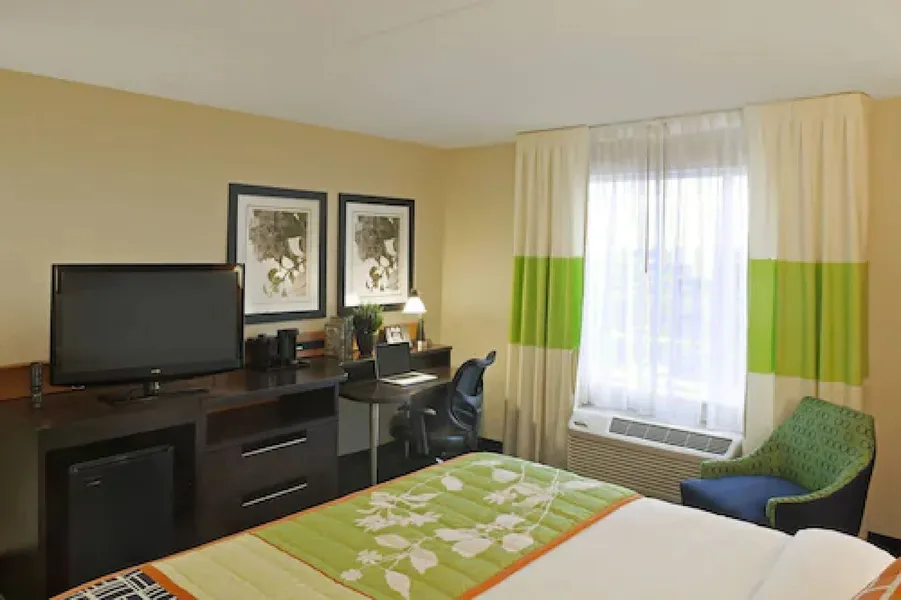 Fairfield Inn & Suites by Marriott Toronto Mississauga hotel detail image 6