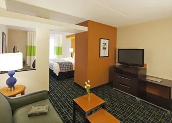 Fairfield Inn & Suites by Marriott Toronto Mississauga hotel thumbnail 8