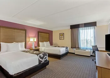 La Quinta Inn & Suites by Wyndham Panama City hotel thumbnail 3