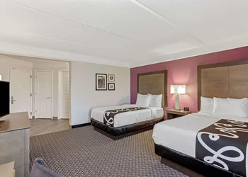 La Quinta Inn & Suites by Wyndham Panama City hotel thumbnail 4