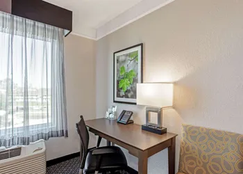 La Quinta Inn & Suites by Wyndham Panama City hotel thumbnail 5