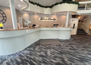 Town and Country Inn & Resort hotel thumbnail 2