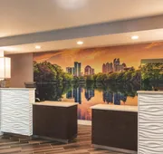 La Quinta Inn & Suites by Wyndham Atlanta Perimeter Medical hotel detail image 3
