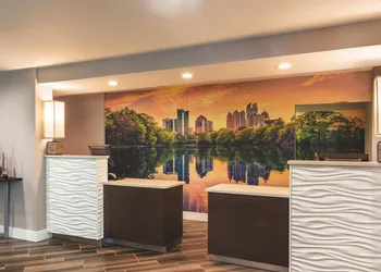 La Quinta Inn & Suites by Wyndham Atlanta Perimeter Medical hotel thumbnail 3