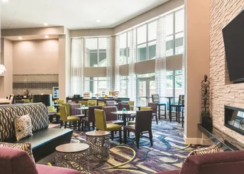 La Quinta Inn & Suites by Wyndham Atlanta Perimeter Medical hotel thumbnail 5