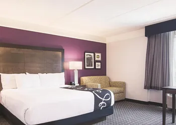 La Quinta Inn & Suites by Wyndham Atlanta Perimeter Medical hotel thumbnail 6
