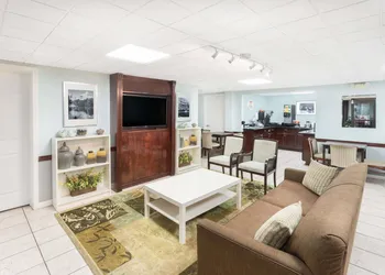 Super 8 by Wyndham Decatur/Lithonia/Atl Area hotel thumbnail 2
