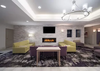 La Quinta Inn & Suites by Wyndham Atlanta Stockbridge hotel thumbnail 3