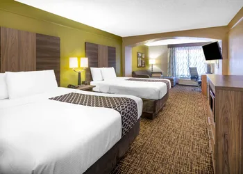 La Quinta Inn & Suites by Wyndham Atlanta Stockbridge hotel thumbnail 6