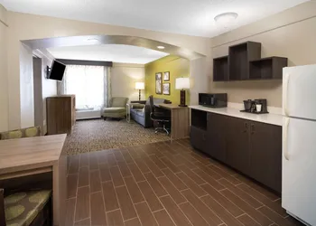 La Quinta Inn & Suites by Wyndham Atlanta Stockbridge hotel thumbnail 7