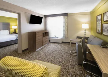 La Quinta Inn & Suites by Wyndham Atlanta Stockbridge hotel thumbnail 8