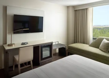 Atlanta Airport Marriott hotel thumbnail 6